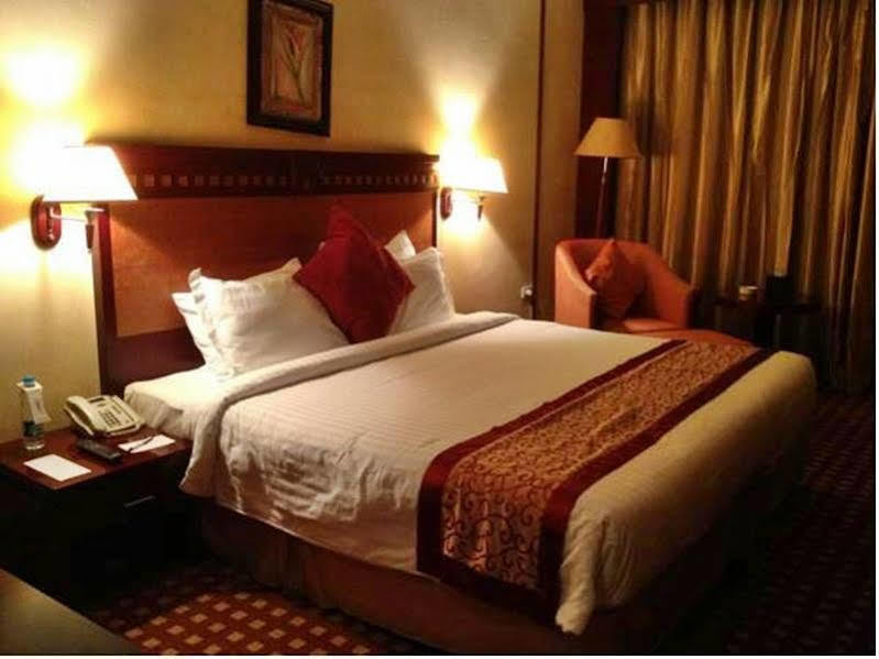 Ramada 4*