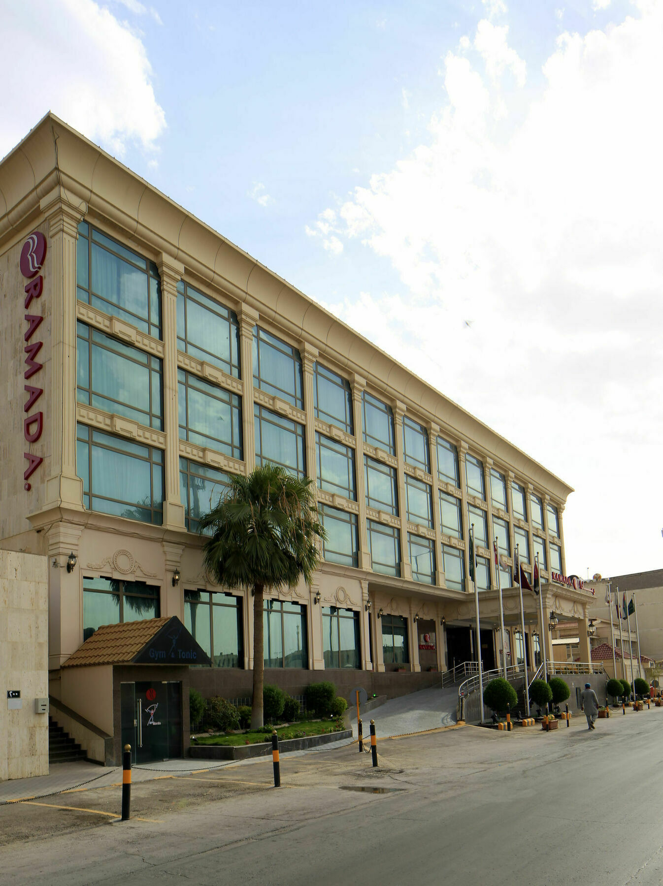 Ramada Hotel 4*