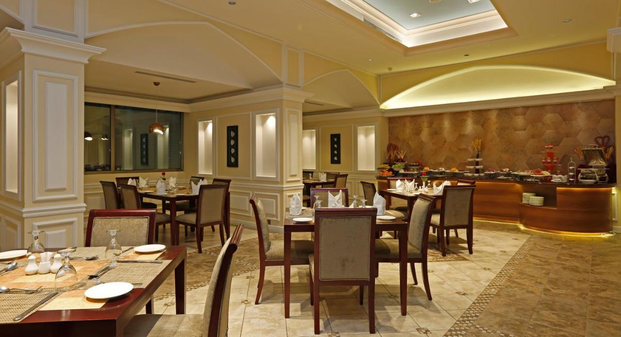 فندق Ramada 4*