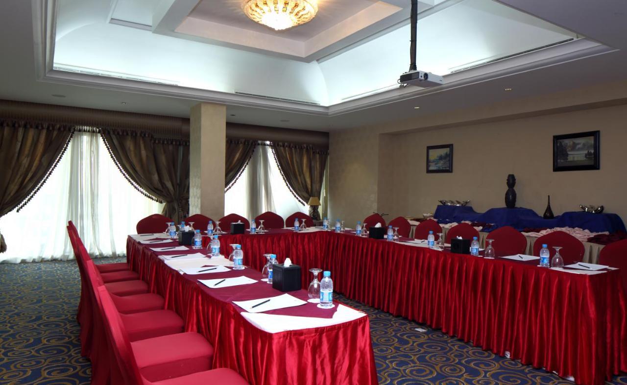 فندق Ramada 4*