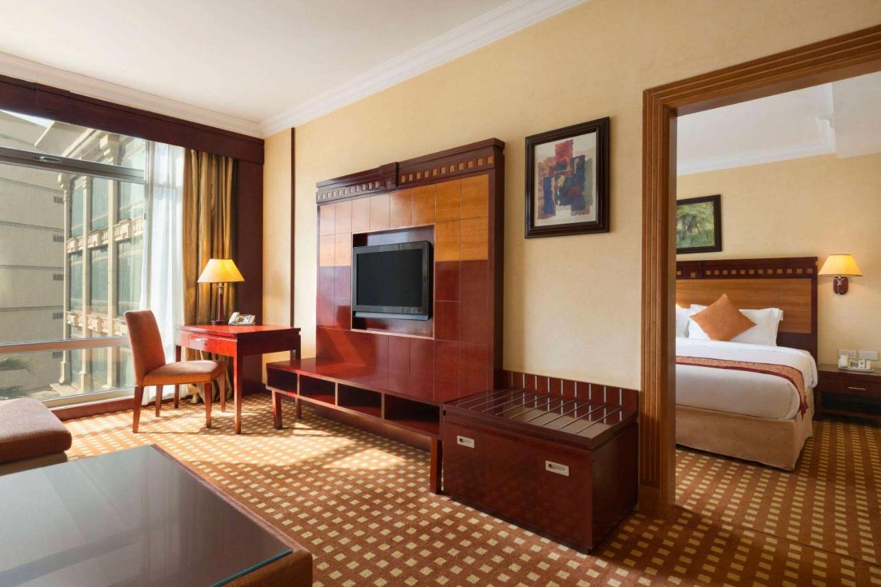 فندق Ramada 4*
