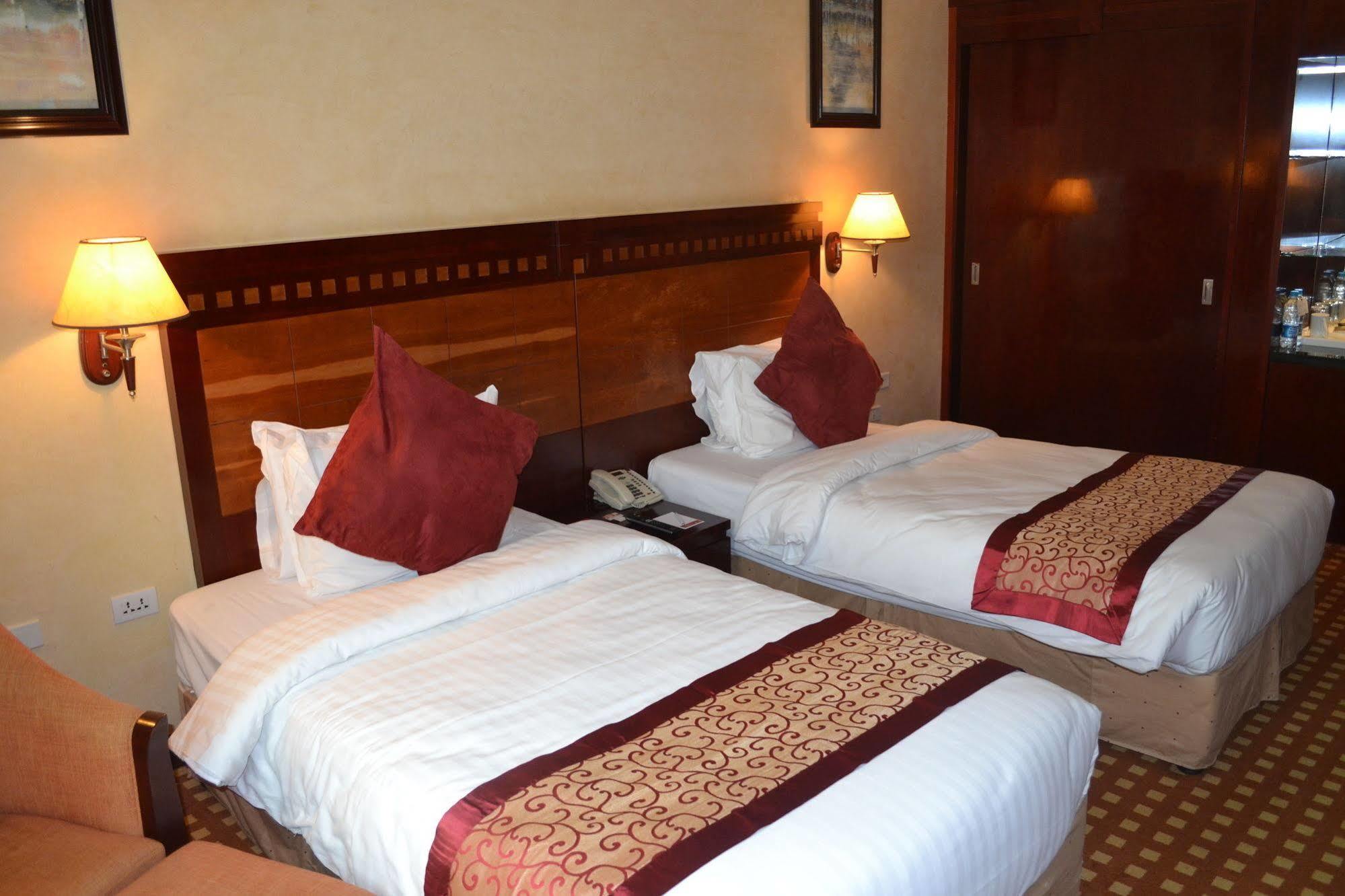 Ramada 4*