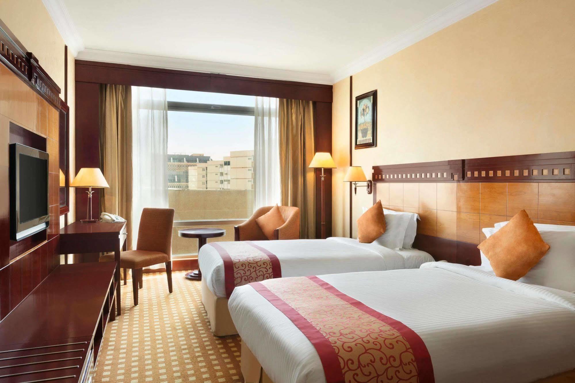 Ramada 4*